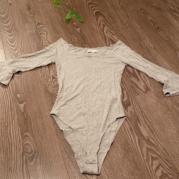 A&F gray bodysuits in M - Picture 3 of 5